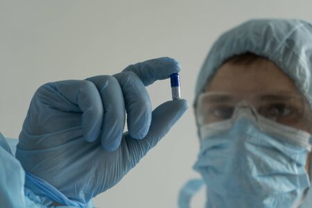 Doctor holds a pill in his handの写真素材