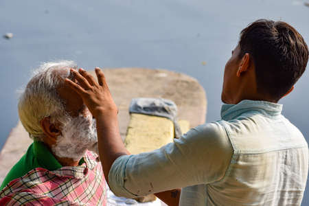 New Delhi, India - March 04, 2020: Handsome old man shaving his beard in bathroom during morning time at Yamuna river ghat in New Deli, India, Yamuna Ghat Viewのeditorial素材