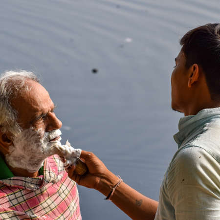 New Delhi, India - March 04, 2020: Handsome old man shaving his beard in bathroom during morning time at Yamuna river ghat in New Deli, India, Yamuna Ghat Viewのeditorial素材