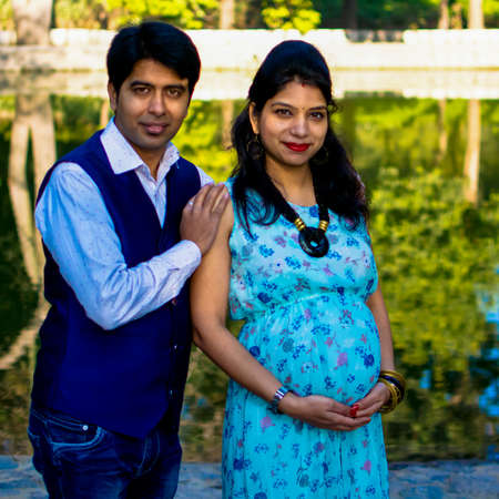 Maternity shoot pose for welcoming new born baby in Lodhi Road in Delhi India, Maternity photo shoot done by parents for welcoming their childのeditorial素材