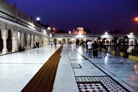 Gurdwara Bangla Sahib is the most prominent Sikh Gurudwara, Bangla Sahib Gurudwara in New Delhi, India inside viewのeditorial素材