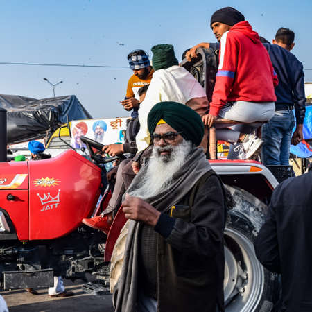 Gazipur, Delhi, India â December 25 2020 : Indian Sikh and Hindu Farmers from Punjab, Uttar Pradesh and Uttarakhand states protests at Delhi-UP Border. Farmers are protesting against new farmer lawsのeditorial素材