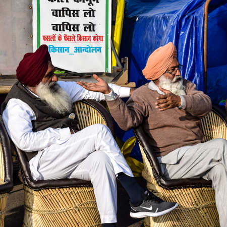 Gazipur, Delhi, India â December 25 2020 : Indian Sikh and Hindu Farmers from Punjab, Uttar Pradesh and Uttarakhand states protests at Delhi-UP Border. Farmers are protesting against new farmer lawsのeditorial素材