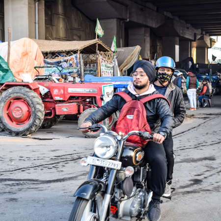 Gazipur, Delhi, India â December 25 2020 : Indian Sikh and Hindu Farmers from Punjab, Uttar Pradesh and Uttarakhand states protests at Delhi-UP Border. Farmers are protesting against new farmer lawsのeditorial素材