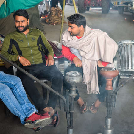 Gazipur, Delhi, India â December 25 2020 : Indian Sikh and Hindu Farmers from Punjab, Uttar Pradesh and Uttarakhand states protests at Delhi-UP Border. Farmers are protesting against new farmer lawsのeditorial素材