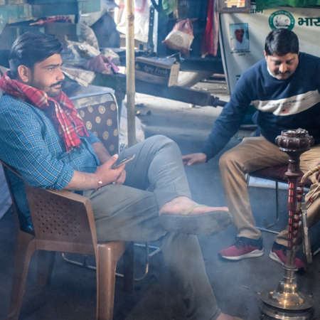 Gazipur, Delhi, India â December 25 2020 : Indian Sikh and Hindu Farmers from Punjab, Uttar Pradesh and Uttarakhand states protests at Delhi-UP Border. Farmers are protesting against new farmer lawsのeditorial素材