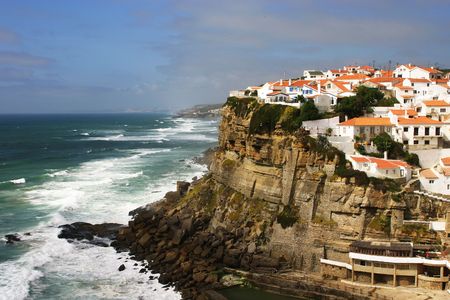 The Portuguese town of Azenhas do Mar, perched on the edge of the Atlanticの写真素材