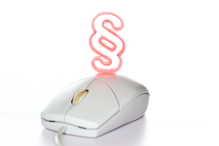 red paragraph symbol on computer mouse at tableの写真素材