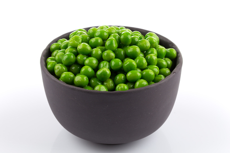 Bowl of green wet pea isolated on white backgroundの写真素材
