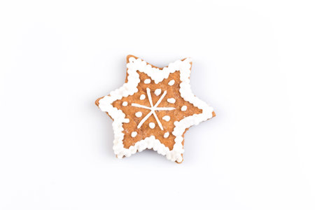 Star shape christmas gingerbread cookie isolated on white backgroundの写真素材