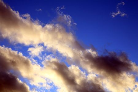 cloud on blue sky at day
