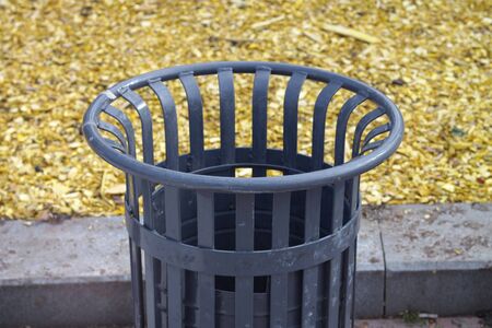 empty recycle binの写真素材