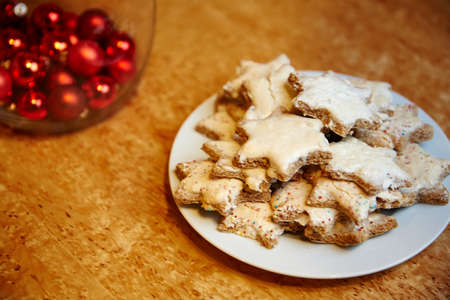 Cinnamon stars on a plate on a wooden tableの写真素材