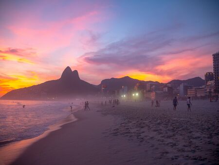 RIO DE JANEIRO, BRAZIL - OCTOBER 24, 2016:  People enjoy the Ipanema Beach at Sunset in Rio de Janeiroのeditorial素材