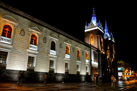 BANOS, ECUADOR - MARCH 23, 2016:  Night view of the Church of Banos de Agua Santa, Ecuadorのeditorial素材