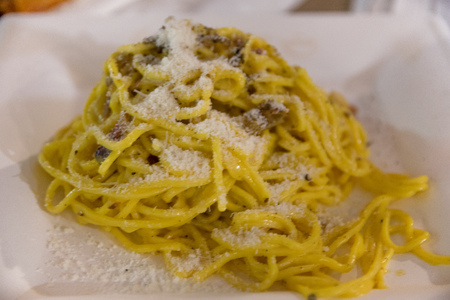 Spaghetti carbonara, a typical italian dishの写真素材