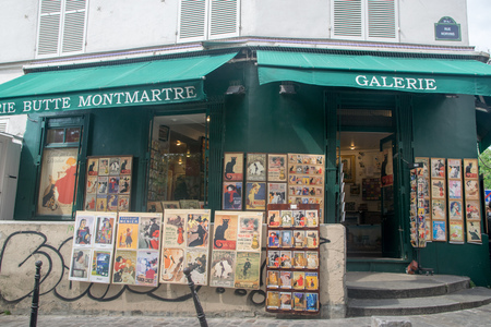 PARIS, FRANCE - JUNE 07, 2017: : Various vintage postcards from Paris displayed at souvenir shop in Montmartre neighborhoodのeditorial素材
