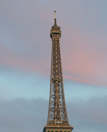 Eiffel Tower at Sunset in Paris, Franceの写真素材