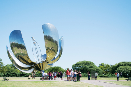 BUENOS AIRES, ARGENTINA - FEBRUARY 23, 2018: Tourists visit the Metal flower on the place of the United Nations, Buenos Aires Argentineのeditorial素材