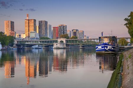 Paris. Image of modern architecture in Paris with the Pont de Bir- Hakeim and Seine river.の写真素材