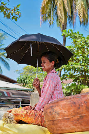 Kyaiktiyo, Myanmar - Nov 04, 2019: Burmese people of myanmar, former Burma on the road from Yangon to Kyaiktiyo, Asiaのeditorial素材