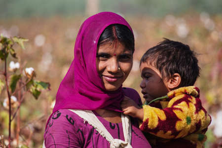 Jaisalmer, India - Dec 30, 2019: Beautiful dressed women working on the cotton fields of Jaisalmer, Rajasthanのeditorial素材