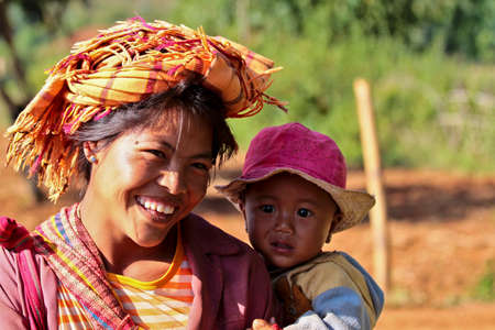 Pindaya, Myanmar - Nov 08, 2019: Woman with child in myanmar, former Burma on the road from Heho to Pindaya, Asiaのeditorial素材