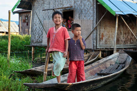 Inle Lake, Myanmar - Nov 08, 2019: Burmese people on Inle Lake in Shan State, Myanmar former Burma. Inle Lake is a freshwater lake located in the Nyaungshwe Township of Taunggyi District of Shan Stateのeditorial素材