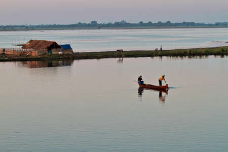 Mandalay, Myanmar - Nov 12, 2019: Fishermen near U Bein bridge in Amarapura,Mandalay Myanmarのeditorial素材