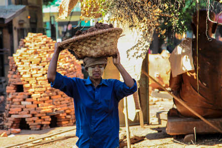 Mandalay, Myanmar - Nov 13, 2019: working people in the streets of Mandalay, Myanmar former Burmaのeditorial素材