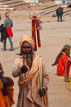 Varanasi, India - Dec 23, 2019: Sadhu at the ghats in Varanasi, Uttar Pradesh, ascetic holy mans in Indiaのeditorial素材