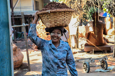 Mandalay, Myanmar - Nov 13, 2019: working people in the streets of Mandalay, Myanmar former Burmaのeditorial素材