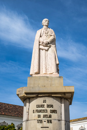 Statue of bishop Francisco Gomes do Avelar at Largo da Se in the old Town of Faro in Portugal, Europeの写真素材