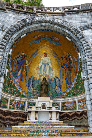 Lourdes, France - Sep 28, 2025: Interior of the Basilica in the Sanctuary of Lourdes, France. Mayor pilgrimage spot for Catholics all around the worldのeditorial素材