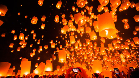 CHIANG MAI, THAILAND - October 25, 2014: Tourists launching Khom Loi in Loi Krathong Festival.のeditorial素材