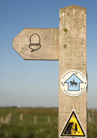 Coast path signpost, Pembrokeshire National Park, United Kingdomのeditorial素材