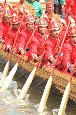 BANGKOK, THAILAND - November 2:one practice of ride the Royal boat .Thai Buddhist boats travel down Chao Phaya river to celebrate the kings 85 years on the throne nov. 2, 2012 in Bangkok.のeditorial素材