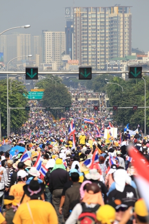 BANGKOK - DECEMBER 9 : Anti-government protesters rally outside Government House on DECEMBER  9 , 2013 in Bangkok, Thailand. The movement is known as the People's Democratic Force to Overthrow Thaksinismのeditorial素材