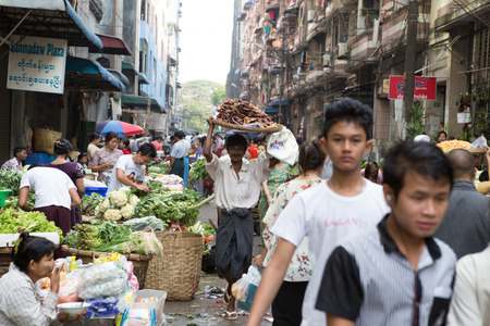 Yangon, Myanmar - April 6, 2014: Trading activities at the downtown Yangon market. This is a local market in the village of  Yangon where people come from all over the area to sell their fruits, vegetables, grogeries, etc.のeditorial素材