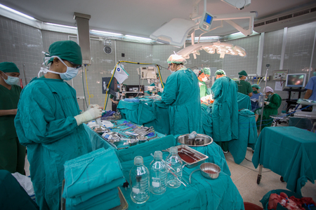 BANGKOK,Thailand-march:31, 2015:The doctor and staff are treating with open heart cardiac bypass surgery in full operation roomのeditorial素材
