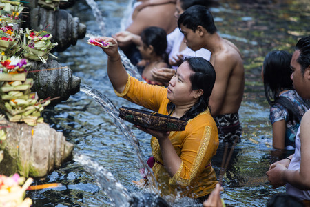 BALI ,INDONESIA - OCTOBER 10, 2015 : Travellers praying and take a bath at holy spring water at Tirta Empul Hindu Temple Bali ,Indonesia.のeditorial素材