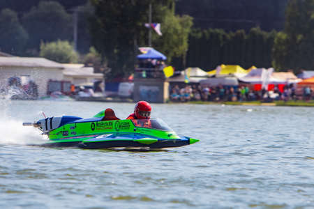 racing boats at high speedのeditorial素材