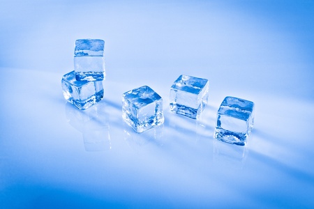 wet ice cubes 	の写真素材