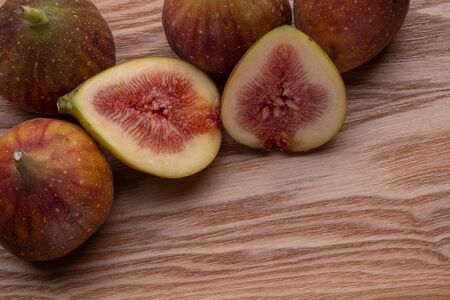 Figs on the cutting board.の写真素材