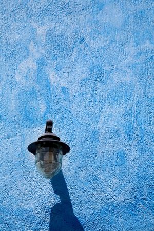 small typical lamp at a wall in Oia, island of Santorini, Creeceの写真素材