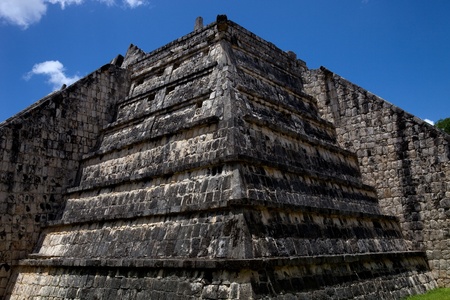 Ancient Mayan temple at Chichen Itza, Yucatan, Mexicoの写真素材