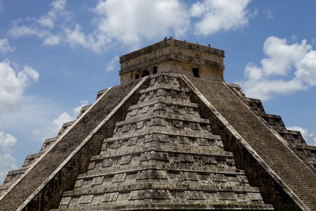 Ancient Mayan pyramid, Kukulcan Temple at Chichen Itza, Yucatan, Mexicoの写真素材