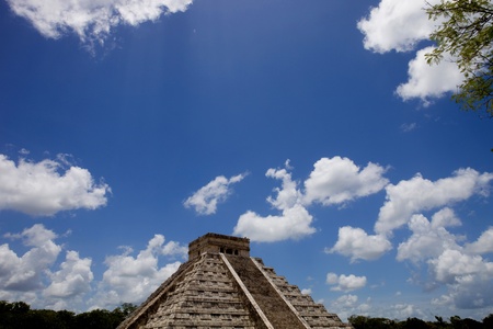 Ancient Mayan pyramid, Kukulcan Temple at Chichen Itza, Yucatan, Mexicoの写真素材