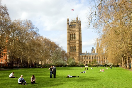 London: people at the gardens of the Parliament at the Westminster cityのeditorial素材