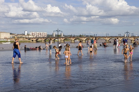 The Famous Bordeaux water mirror full of people having fun in the waterのeditorial素材